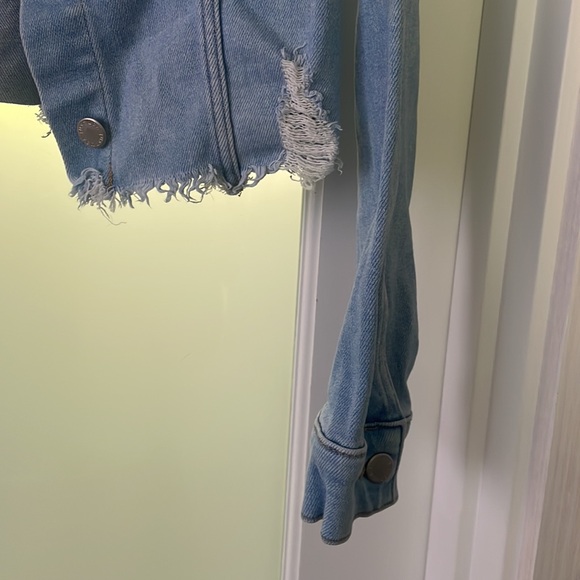 Justusa Distressed Jean Jacket Lightwash - Picture 3 of 4